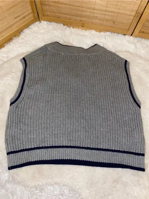 Abercrombie & Ditch Women's Grey black stripe trim V-Neck Knit Sweater Vest S thumbnail 4