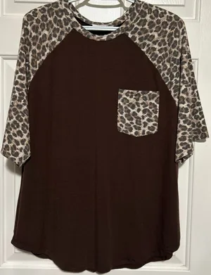 Zenana Women's Brown Animal Print Short Sleeve‎ T-Shirt with Front Pocket Size L thumbnail 1