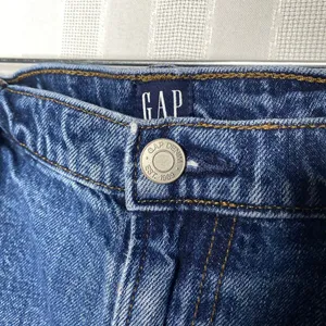 GAP Destroyed Distressed 3 Inch Cutoff Denim Jean Shorts Size 27T Indigo Blue thumbnail 3