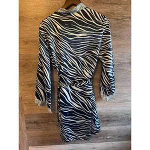 Jones New York size L/XL Robe Nightgown Sleepwear Black White Zebra Animal Print thumbnail 5