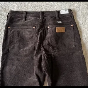 Women’s Corduroy Wrangler Jeans thumbnail 3