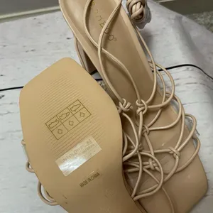 NWT designer strappy heels Tan Size 8.5 thumbnail 5