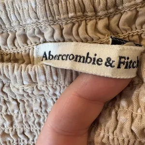 Abercrombie & Fitch Smocked Puff Sleeve Top Size XS Tan Polka Dot‎ thumbnail 6