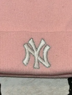 New York Yankees beanie hat Pink thumbnail 2
