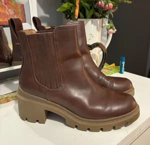 Target Universal Thread Boots thumbnail 1