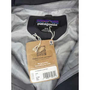 Patagonia Women's Torrentshell 3L Rain Parka Black Small NWT ($250 Retail) ** thumbnail 4