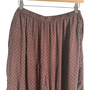 Splendid Lumi Maroon Wide Leg Geometric Print Satin Pants Size XL thumbnail 5