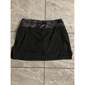 Brooks Equilibrium Women Black Running Skort Size S Patterned Waistband 220352 thumbnail 7