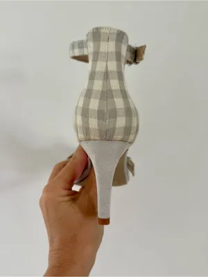 NIB Tahari eating Grey White Gingham Plaid Open Toe Bow 3” Heels NEW NWT 6.5 thumbnail 4