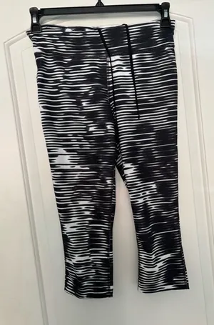 Black and white pattern leggings Size M thumbnail 1