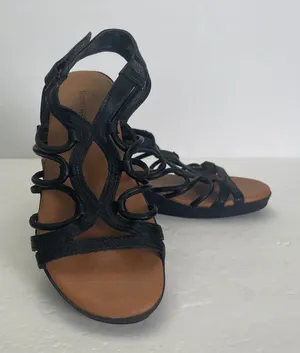 Baretraps Karlie Black Strappy Wedge‎ Sandals Womens 6M Comfort thumbnail 1