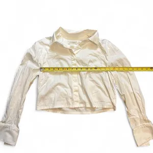 Club Monaco White Cropped Button Down Shirt M Long Sleeve Minimalist thumbnail 2