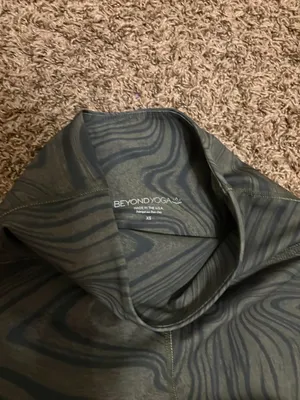 Beyond Yoga Swirl Dye Leggings Size XS Xtra Small Olive Green Pull On Athleisure thumbnail 2