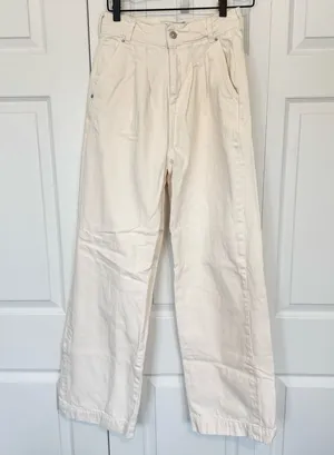 Like new ZARA White denim pants Sz 4 thumbnail 1