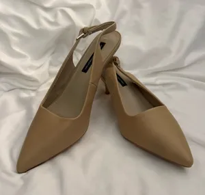 EUC French Connection Quinn Nude Slingback Kitten Heel thumbnail 1