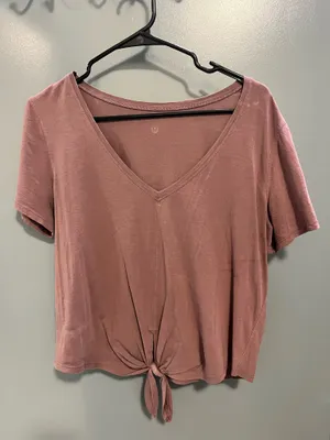 Lululemon top thumbnail 1