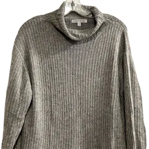 Elizabeth and James Women's Gray Ribbed Turtleneck‎ Sweater Size M thumbnail 2