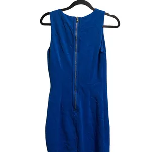Belle Badgley Mischka Blue Studded Sleeveless Sheath Dress‎ Size 2 thumbnail 4