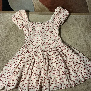 Reformation Coquette Cherry Print Smocked Mini Dress Red‎ Short Sleeve Size 10 thumbnail 2