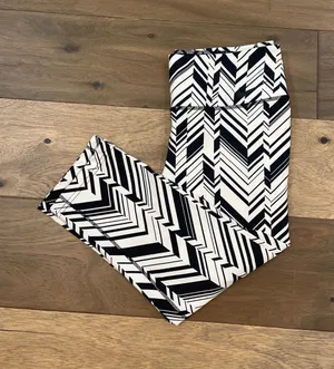 Nike Dri‑Fit Size L Black & White Print Capri Leggings thumbnail 1