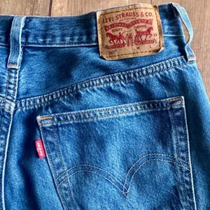 Levi’s Distressed Raw Hem Button Fly Denim Shorts Size 33 thumbnail 5