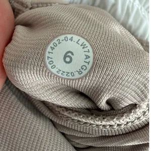 Lululemon Hotty Hot Short II 2.5" size 6 thumbnail 4