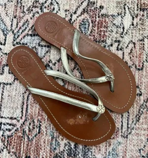 Tory Burch Terra Thong Sandal Metallic Silver Leather Flip Flops Size 8 thumbnail 1