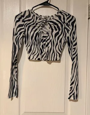 Princess Polly Zebra Mesh Keyhole Crop Top - Size US 2 / AU 6 thumbnail 1