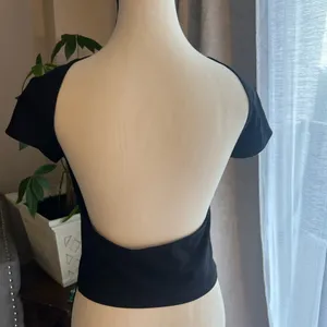 Edikted Black Open-Back Short Sleeve Tee thumbnail 2