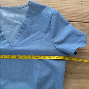 FIGS Scrub Top XXS Light Blue V-Neck Technical Collection Short Sleeve Pockets thumbnail 5