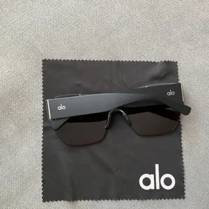 Alo Yoga Stunner Sunglasses Black thumbnail 10