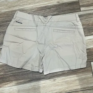 Columbia women’s beige chino shorts Available thumbnail 4