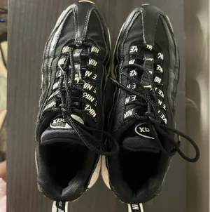 Nike Women’s Sneakers thumbnail 4
