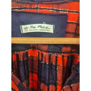 We The Free Button Down Women Small Red Plaid Lurex Oversized Distressed Shirt‎ thumbnail 4