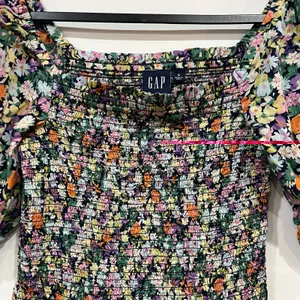 GAP Floral Ditsy Smocked Peplum Top Size Small Puff Sleeve Cottage Boho thumbnail 2