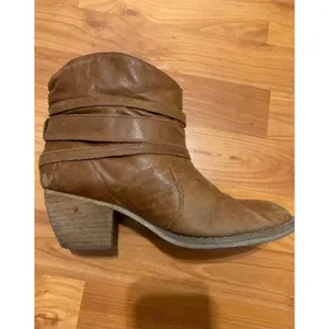 Mia‎ Outlaw Brown Booties thumbnail 3