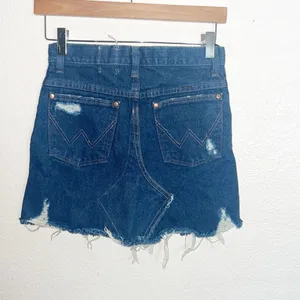 Furst Of A Kind Dark Wash Wrangler Denim Distressed Mini Skirt thumbnail 7