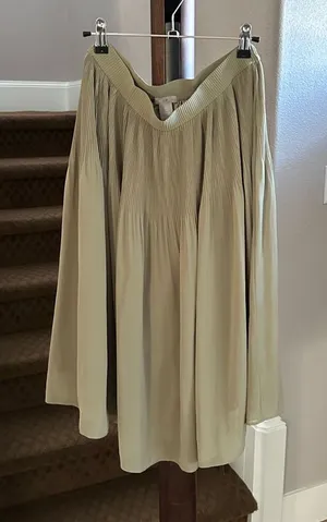 H&M Olive Green Midi Pleated Skirt thumbnail 1