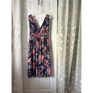 Lulus Queen of Hearts Floral V-Neck Sleeveless Midi Dress flowy side slit size M thumbnail 4