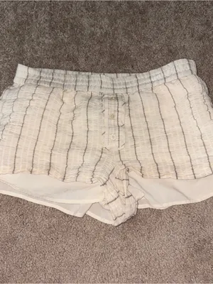 Zara Cream Striped Women's Shorts Size: XS thumbnail 2