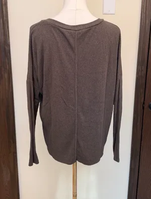 Lulus green ribbed long sleeve v-neck loose fit top thumbnail 2