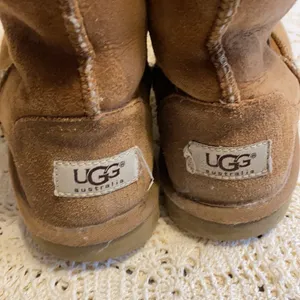 Women’s UGG short classic boots size 6 chestnut tan light brown Good condition thumbnail 12