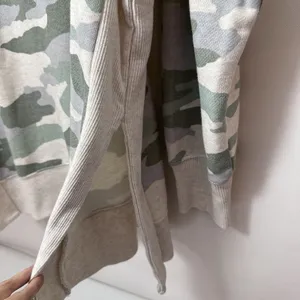 Aerie Sweatshirt Womens Medium Large Good Vibes Camo Pullover Casual Lounge Cute thumbnail 5
