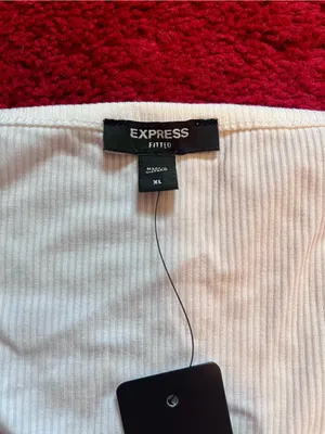 NWT Express Fitted Ribbed Halter Cropped Tank thumbnail 5