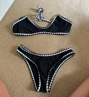 SheIn Black And White Bikini thumbnail 1
