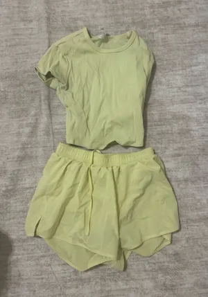 Alo yoga matching set size medium  thumbnail 1