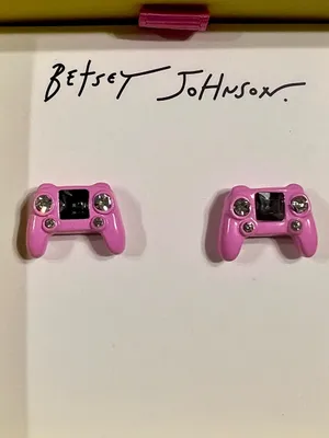 BETSEY JOHNSON Pink Game Controller Stud Earrings Gamer Girl Rhinestone Gift Box thumbnail 3