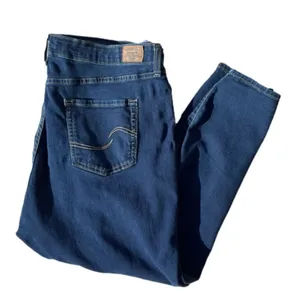 🌸Levi’s blue jeans Size 18 short petite w/ stretch mid-rise skinny women’s pant thumbnail 1