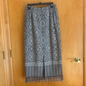 Dressbarn Maxi Skirt S Gray White Black Fringe Tile‎ Print Rayon Blend thumbnail 3