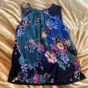Vanessa Virginia Anthropologie Wanderlust Floral Pleated Sleeveless Top Medium thumbnail 1